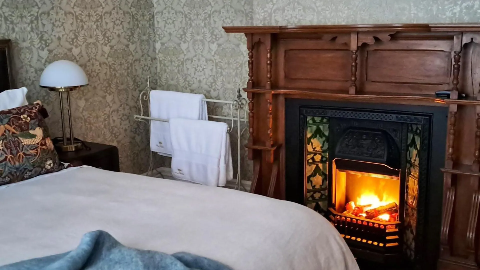 Plane Tree Villa Christchurch Bed & Breakfast